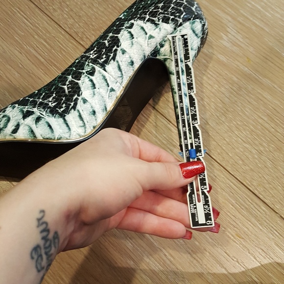 JADE & GOLD SNAKE HEELS - Picture 5 of 5